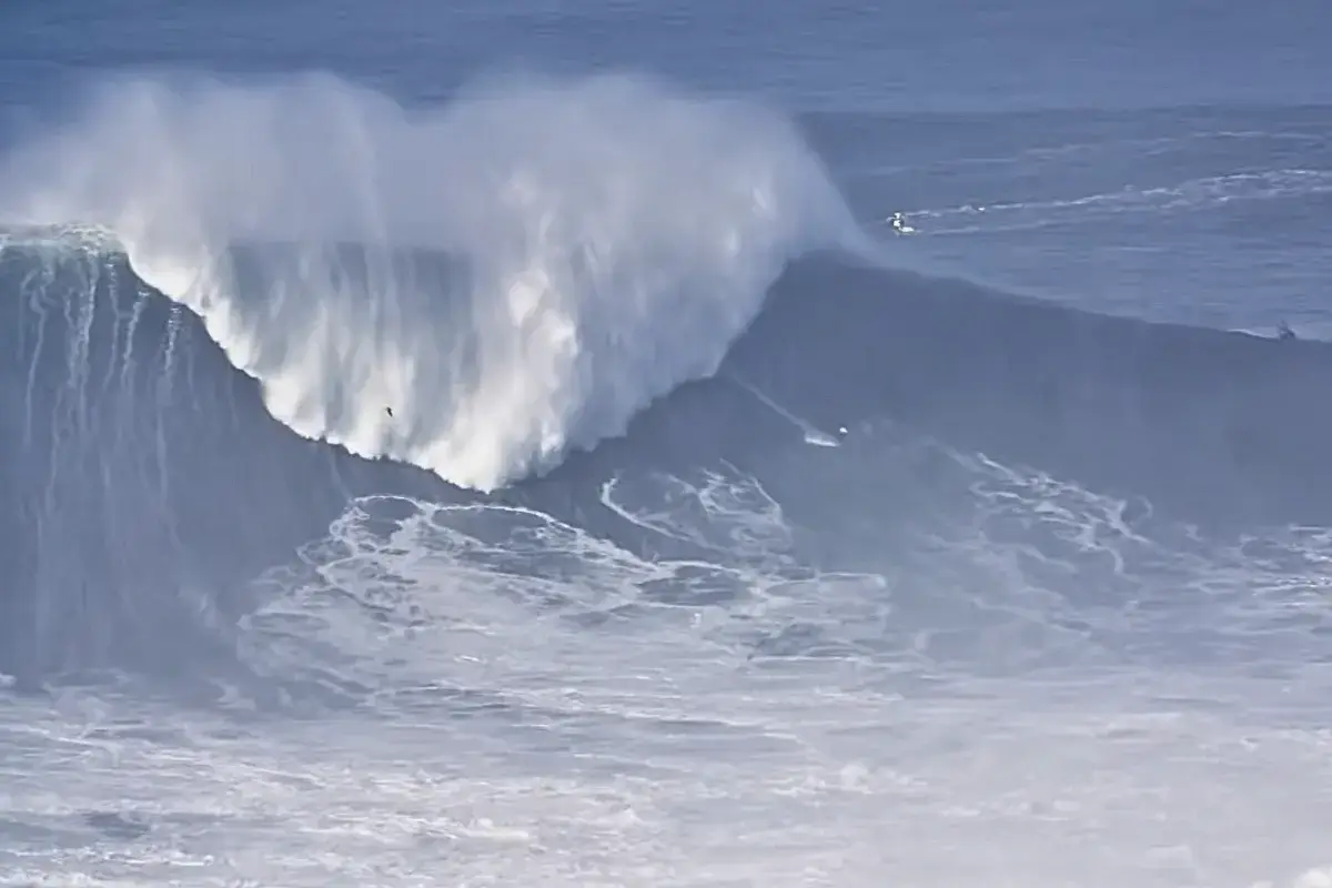 lucas chumbo record vague surf nazare