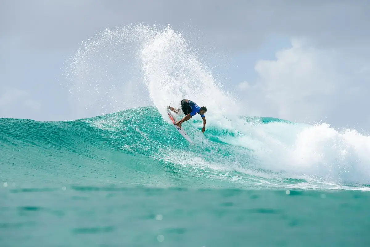 Bonsoy Gold Coast Pro : Kauli Vaast brise le plafond de verre et file en quarts