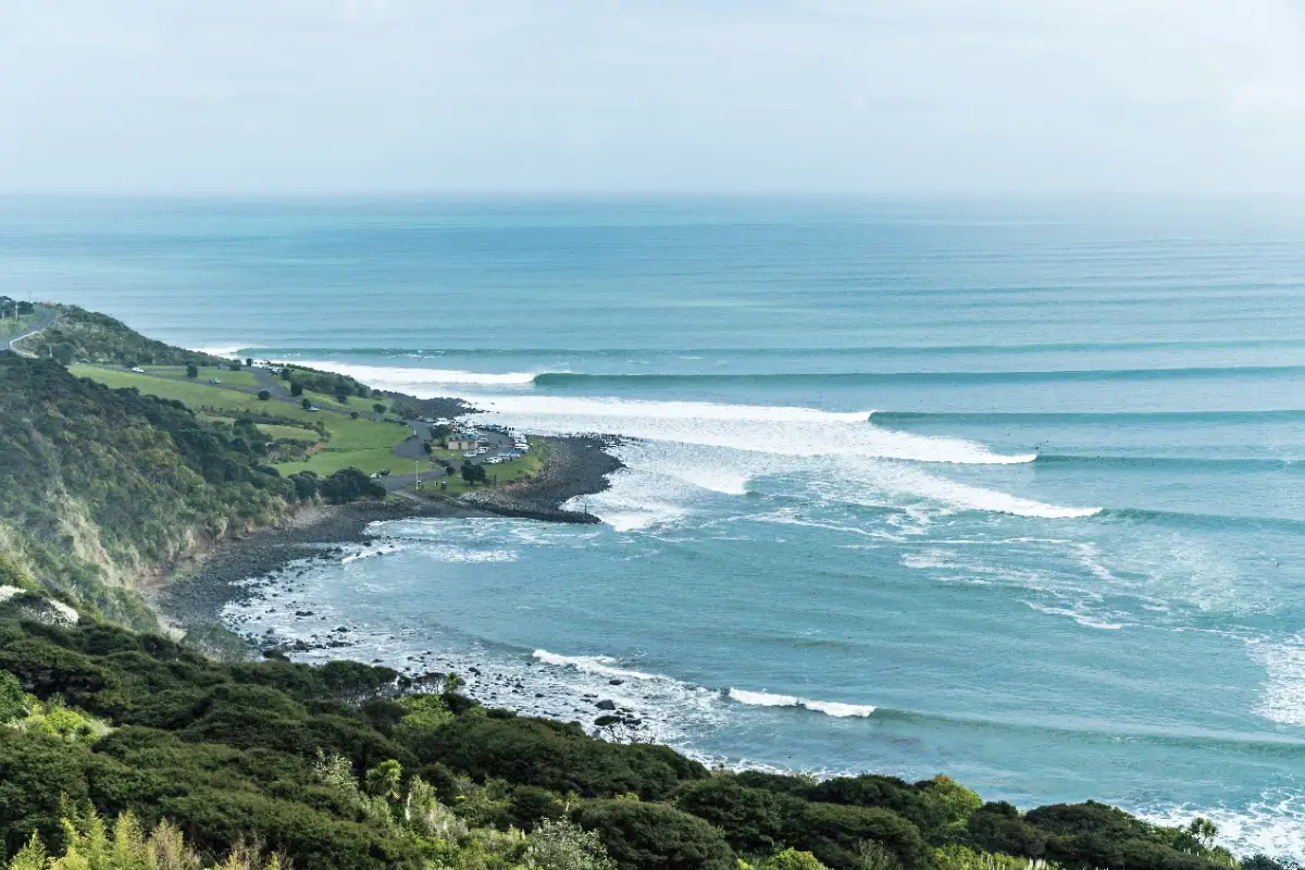 La WSL débarque à Raglan : le pari néo-zélandais à 4 millions de dollars