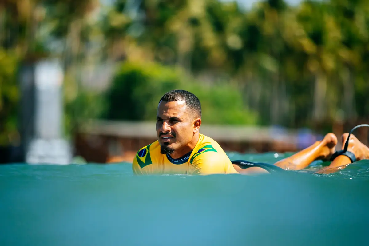 Italo Ferreira percuté à El Sunzal : le maillot jaune en sursis au Salvador