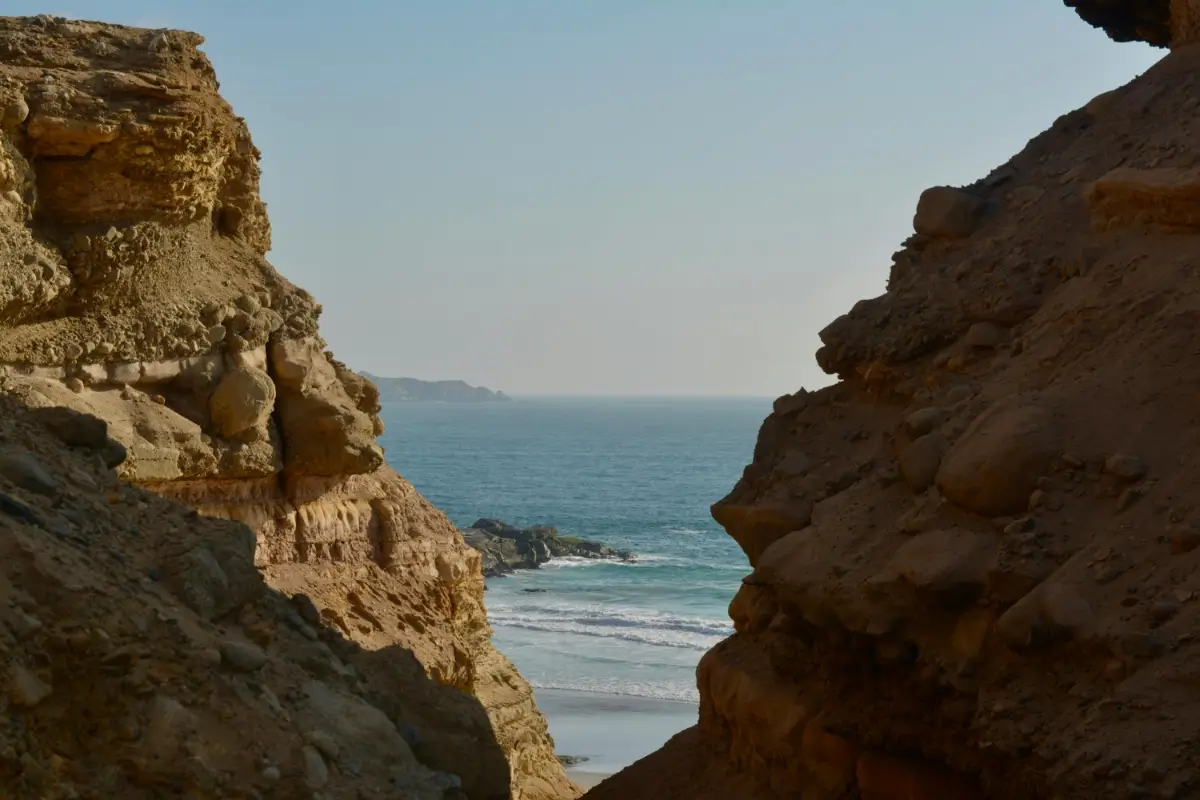 Emportées par les vagues en dormant sur la plage : la tragédie de Panther Beach endeuille la Californie