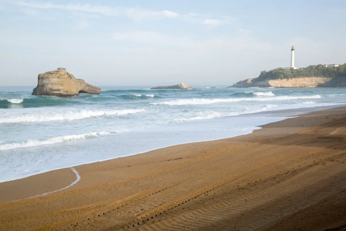 Alerte sur les spots : quand les falaises s’effondrent sur les surfeurs