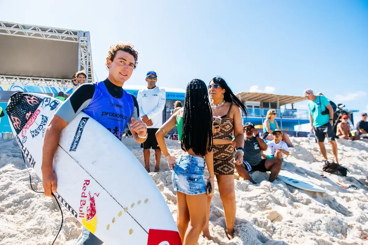 Polémique : Faut-il avoir été surfeur pro pour juger les coméptitions de surf ?
