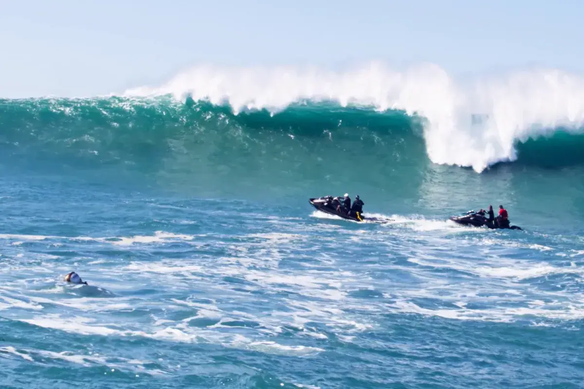 Hawaï, Nazaré, Teahupoo : Hommage aux patrouilles de lifequard qui veillent sur nos surfeurs
