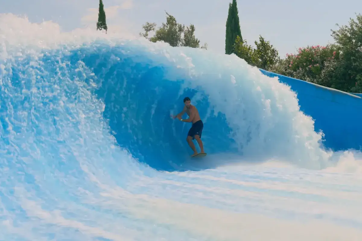 Jorgann Couzinet s&rsquo;attaque au monstre d&rsquo;eau douce de Wave Island