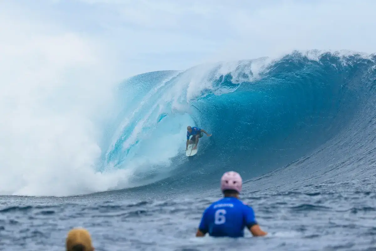 Kelly Slater en feu Teahupoo 2026