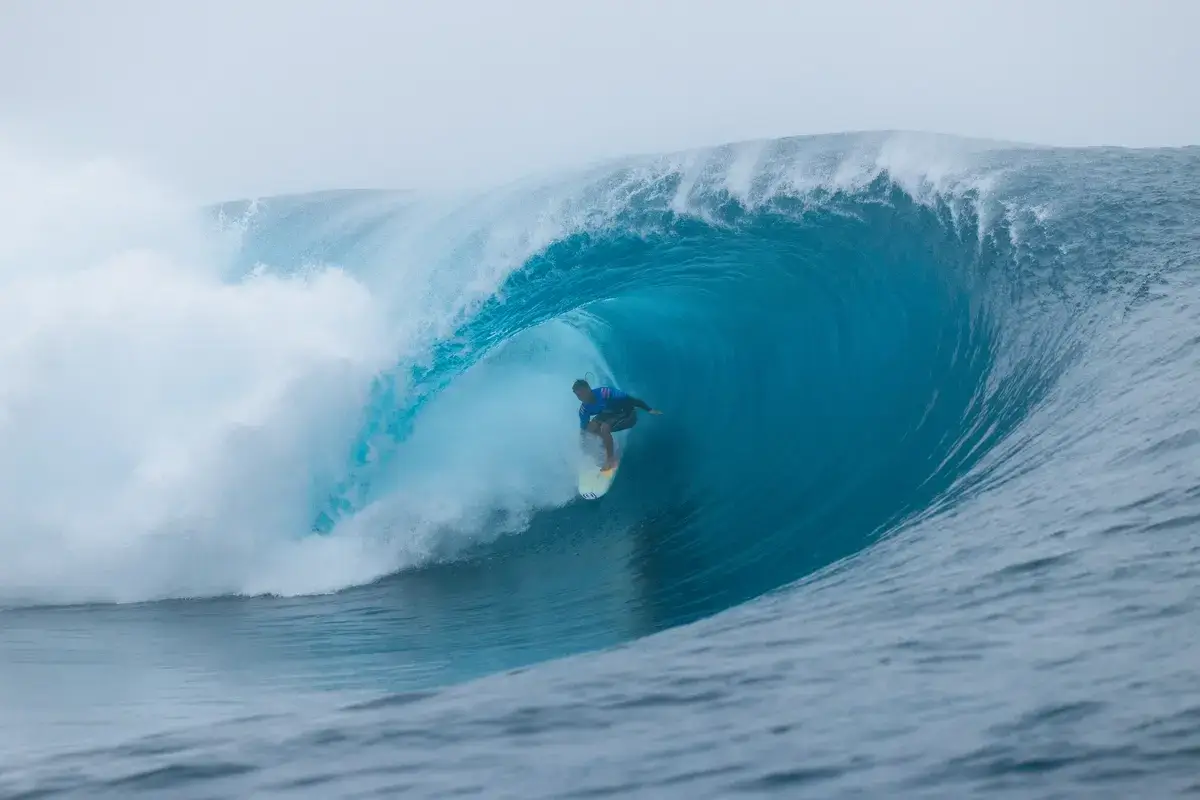 Tahiti Pro 2026 : Teahupo’o XXL, Mignot éliminé, Moniz impressionne et Toledo chute