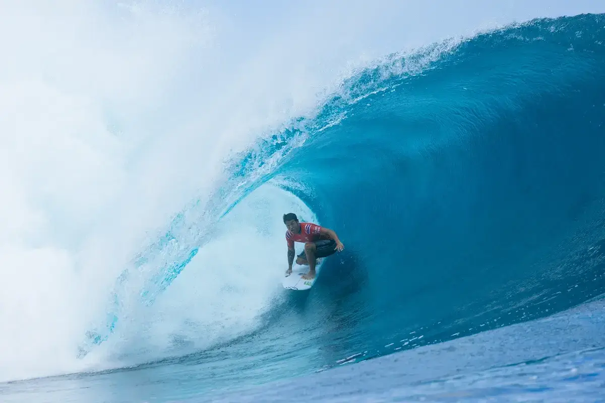 Grosse frayeur pour Seth Moniz dans le chenal bondé de Teahupo&rsquo;o