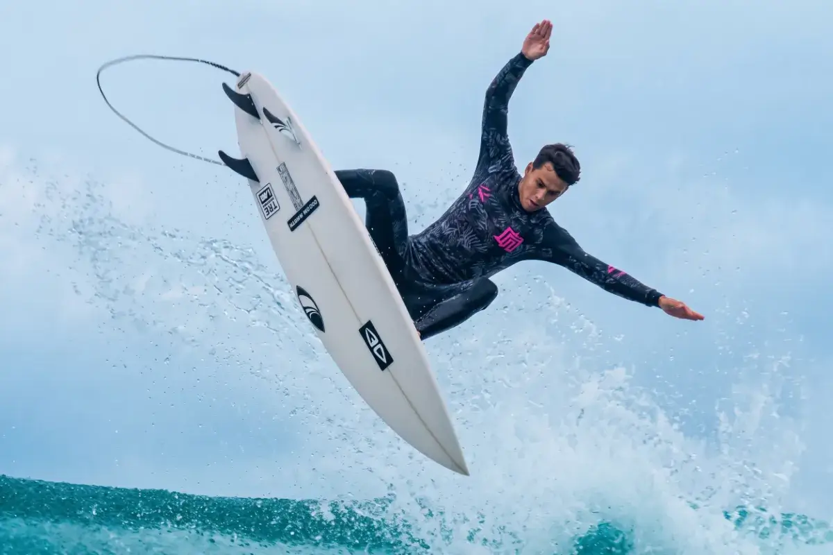 Victoire de Dakoda Walters au Surf 100, un bon pactole pour un surfeur encore peu connu