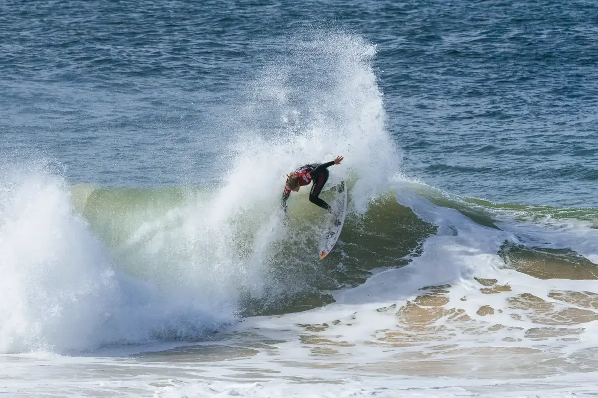 MEO Rip Curl Pro Portugal 2026 : Le jour 2 stoppé prématurément, Simmers brille en quarts