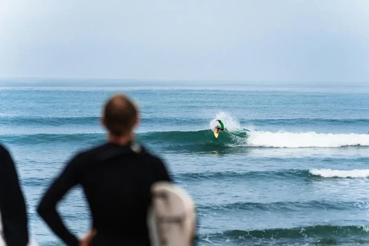 EDP Ericeira Pro 2026 : Un premier jour au compte-gouttes, Tiago Carrique d&rsquo;ores et déjà hors course